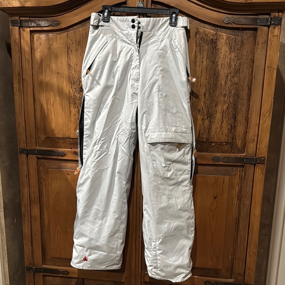 Woman’s Kenper White SnowBoard pants